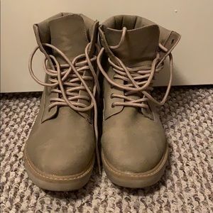 White mountain lace up boots
